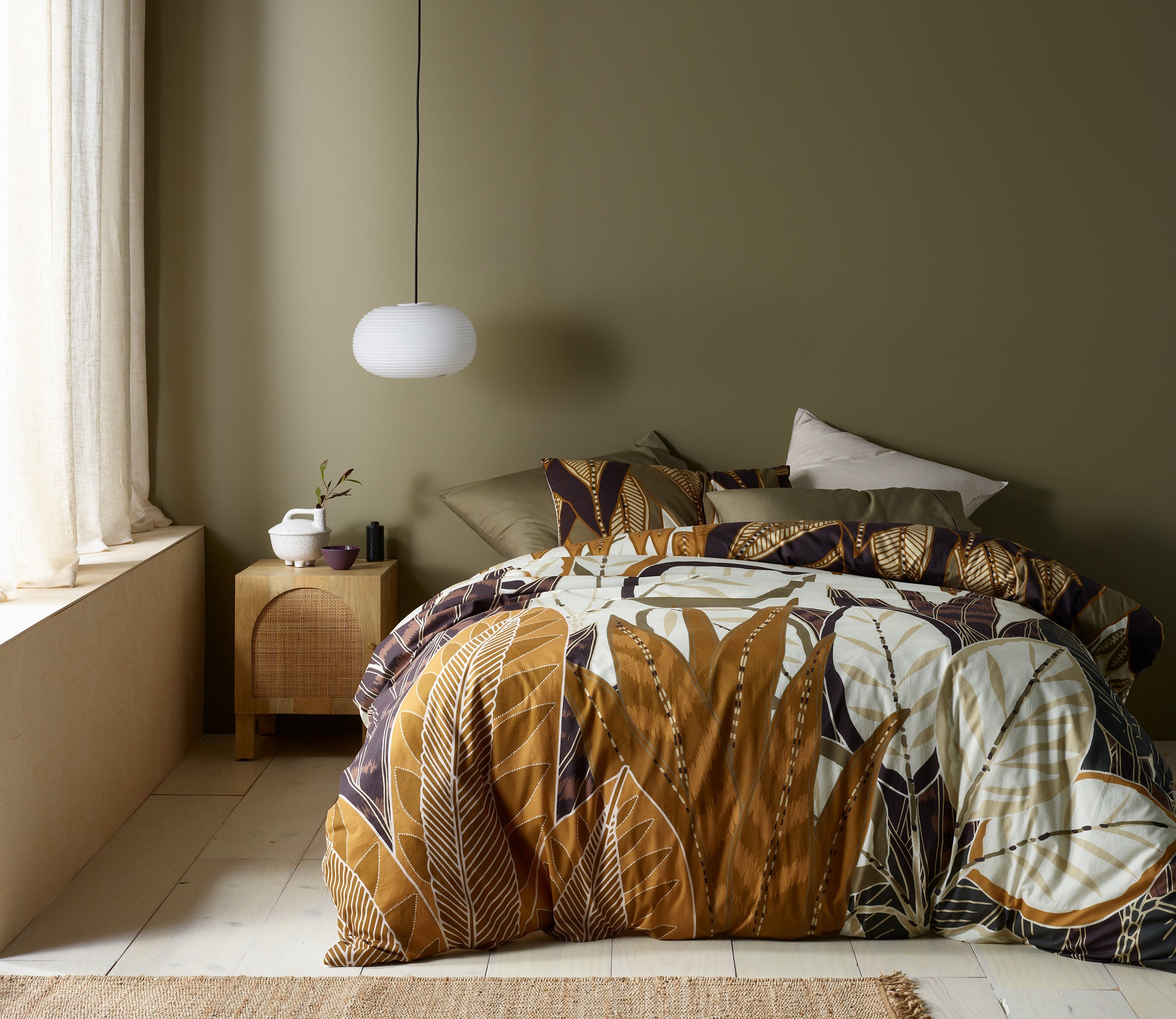 Organic Leaf Print on Queen Quilt Cover Set for a Soothing Sleep Experience